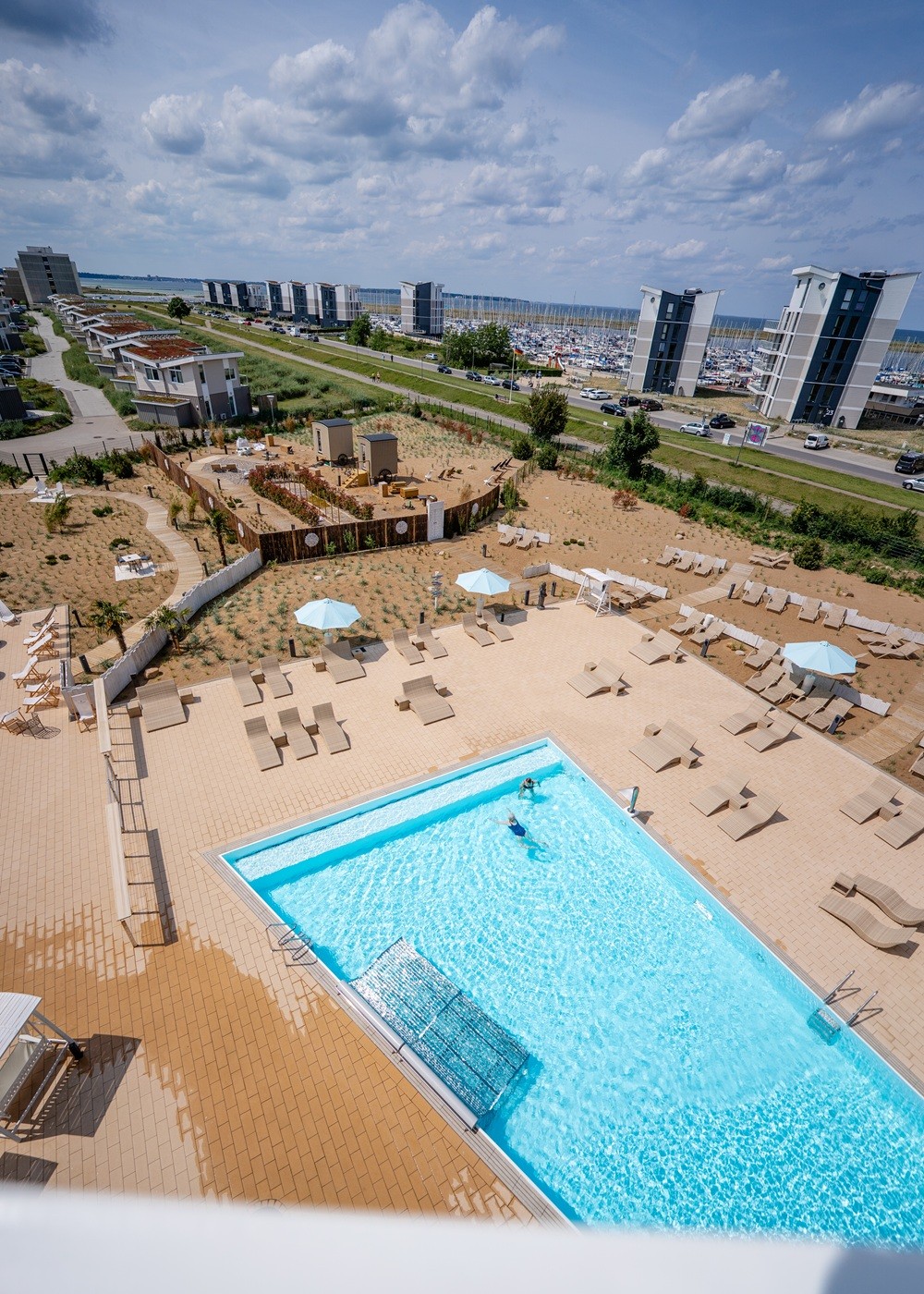 Outdoor Pool im SlowDown Bottsand Hotel & Spa an der Ostsee